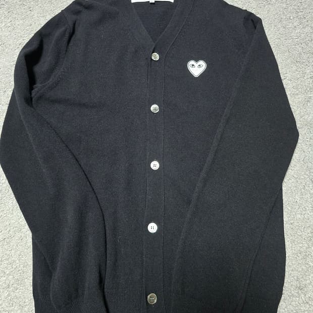 [미실착] 꼼데가르송 플레이 화이트 하트 블랙 가디건