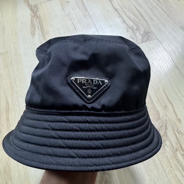 프라다 리나일론 버킷햇