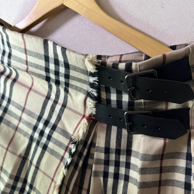 버버리 여성 랩 스커트 UK8, USA6 (여성 66정도)