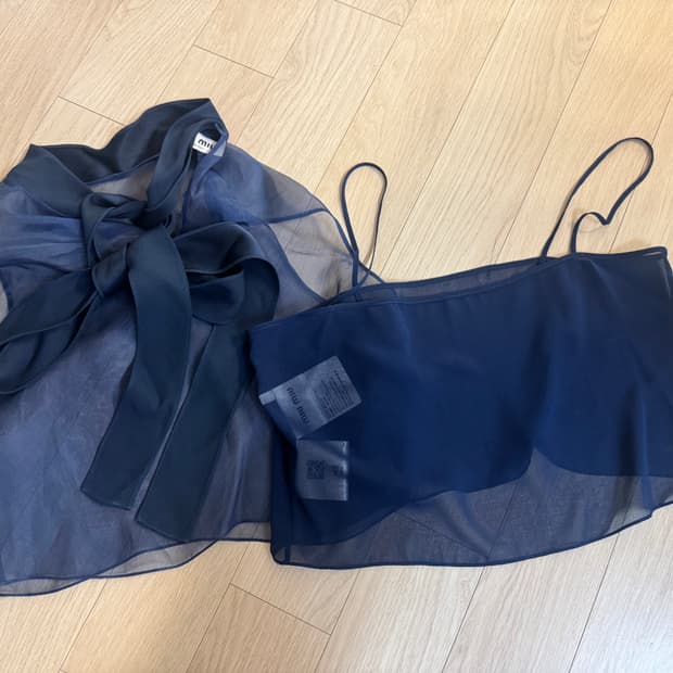 미우미우 실크 탑 나시 세트