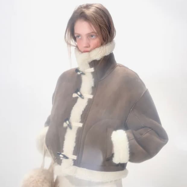 에트몽 High-Neck Suede Mustang Coat 무스탕 브라운