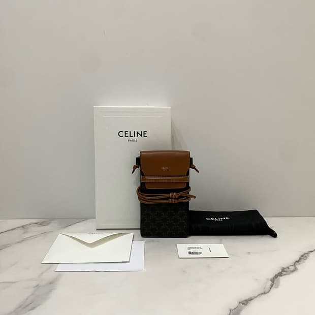 셀린느 트리옹프 캔버스 폰 파우치 휴대폰 미니백 10G332CQD04LU