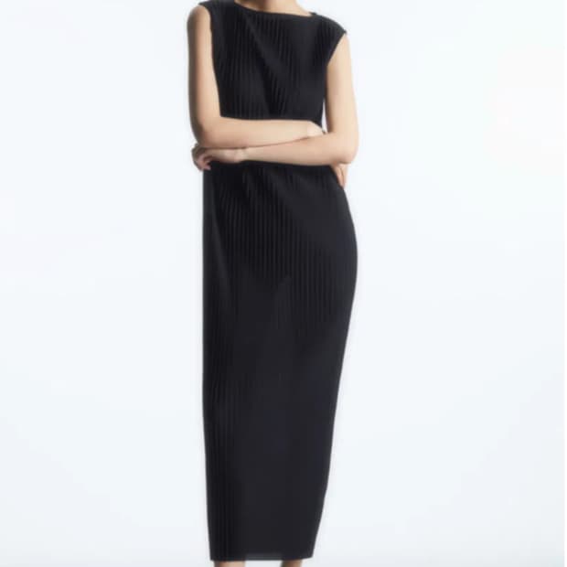 코스 네이비 슬리브리스 니트 원피스