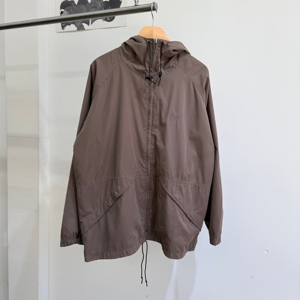 STUSSY 바람막이