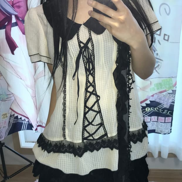 엑시즈팜 아일렛 리본 카라 블라우스