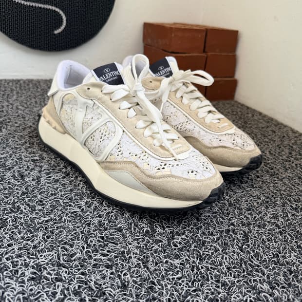 발렌티노 가라바니 가브리엘 레이스 로우탑 스니커즈