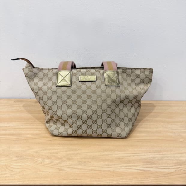 구찌 캔버스 토트백 GG 로고 핑크 패브릭 핸들 디테일 베이지