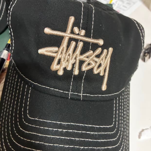 스투시 뉴에라 블랙트러커