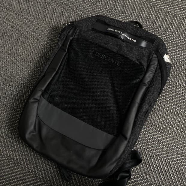 데상트 에슬레틱 베이직 백팩y 4475