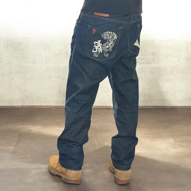 에비수 호랑이 프린팅 데님팬츠