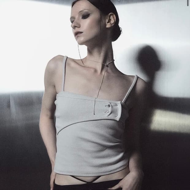 코베트 버튼 슬리브리스 그레이