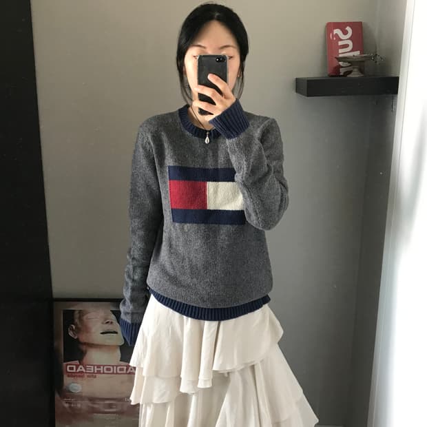 타미힐피거 중앙 빅 로고 차콜 니트