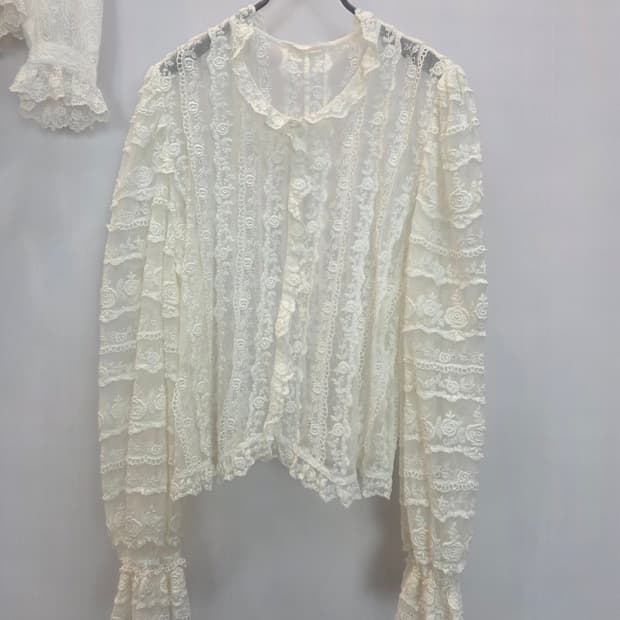유럽풍레이스블라우스