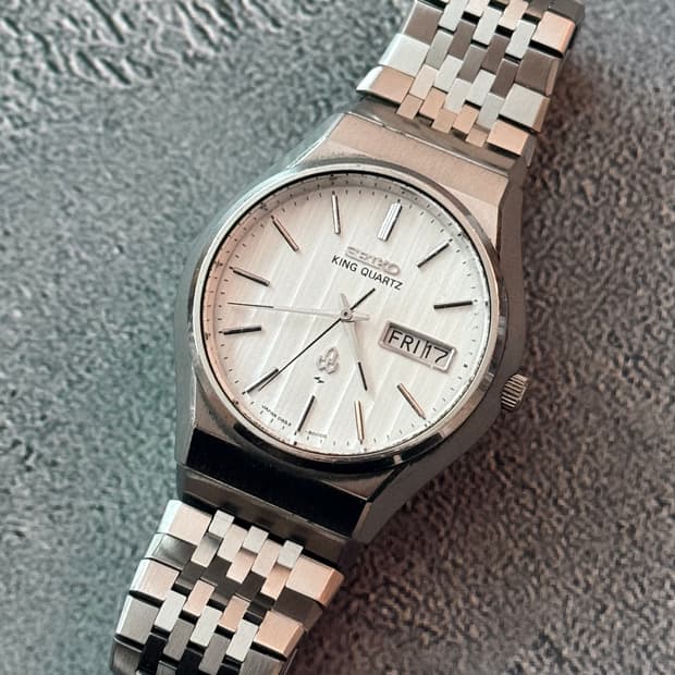 Seiko 세이코 King Quartz 수직 스트라이프 다이얼 데이 데이