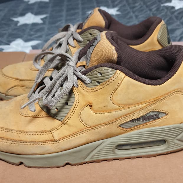 (한정판) 나이키 에어맥스90 윈터 프리미엄 된장 스니커즈 (260)