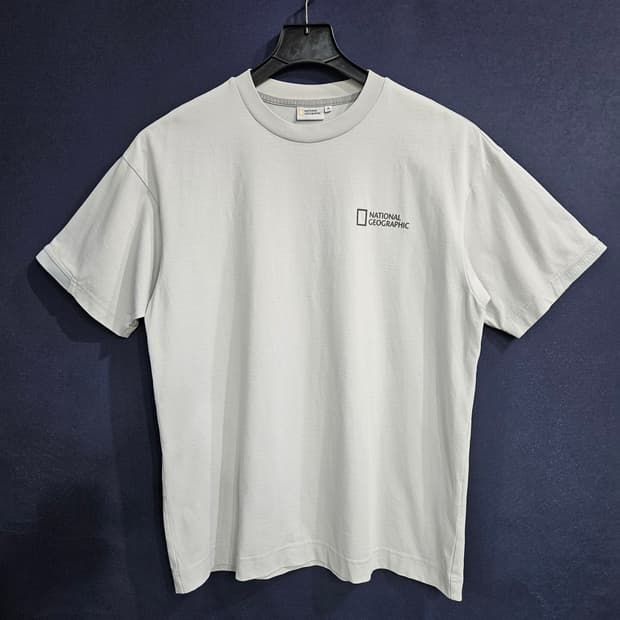 내셔널지오그래픽 라이트그레이 남성 세미오버핏 95~100 반팔티 