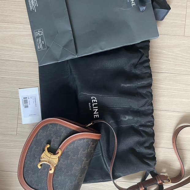 셀린느 베사체 클레아 트리옹프 캔버스 카프스킨 탄