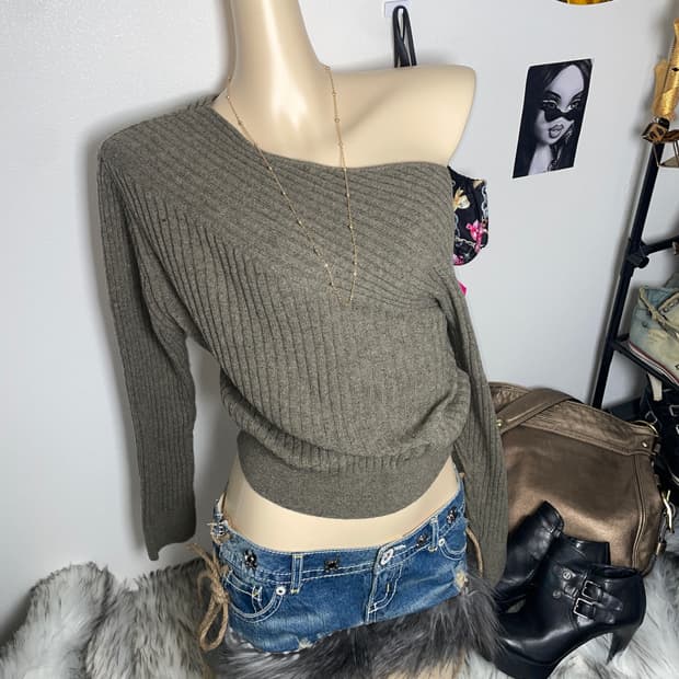 빈티지 원오프숄더 차콜 니트