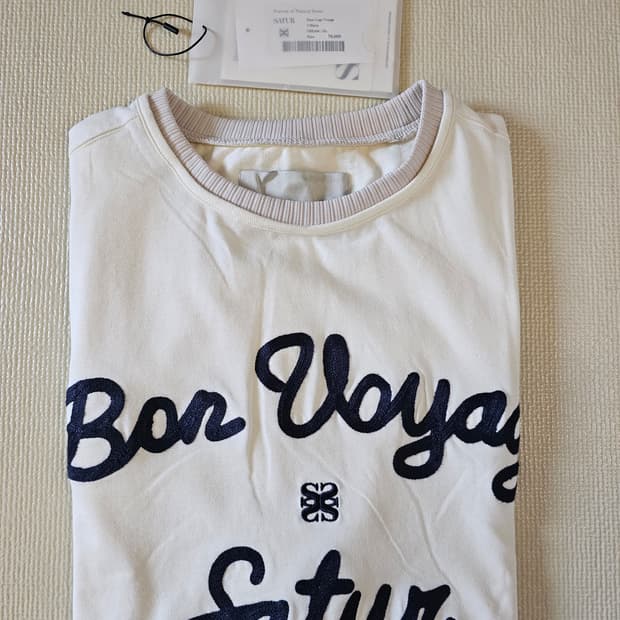 세터 반팔티 XL Satur Logo Voyage resort ivory