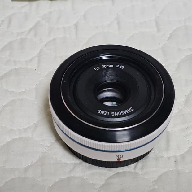삼성 NX 30mm F2.0 단렌즈