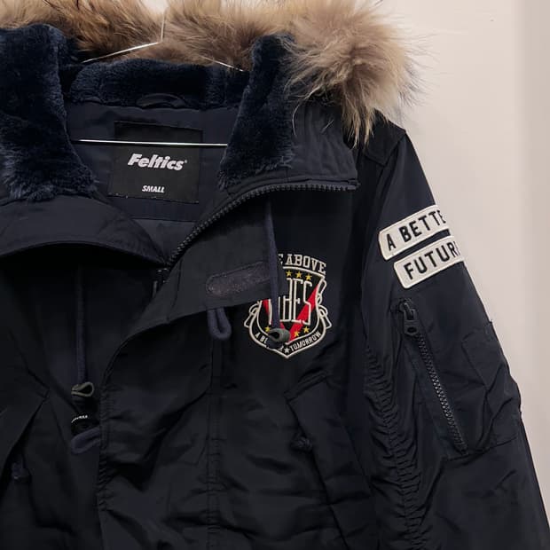 펠틱스 아메리카 모헤어후드 글로시 야상 패딩