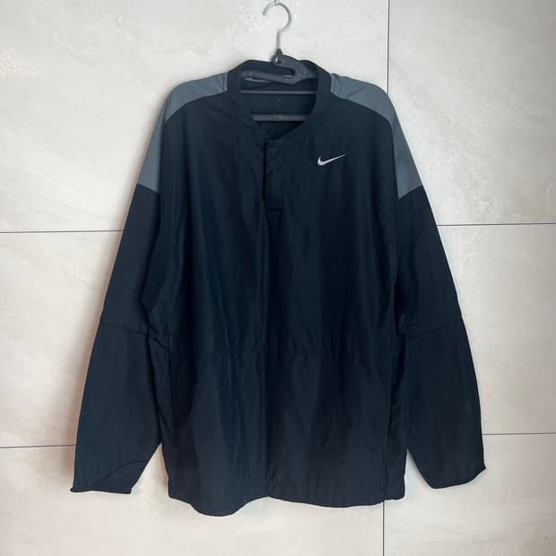 나이키 스우시 바람막이
