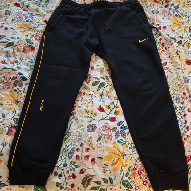 신품급_나이키 NOCTA 트랙 팬츠 블랙/옐로우 L사이즈 기모버전