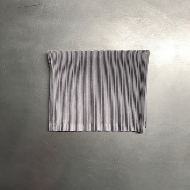 이세이 미야케 플리츠 플리즈 넥워머 그레이