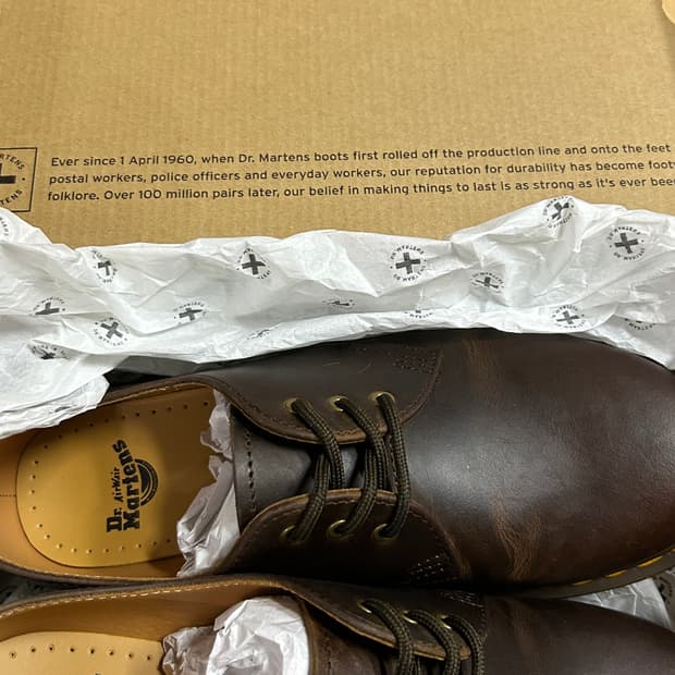 닥터마틴 1461 크레이지홀스 다크 브라운 240