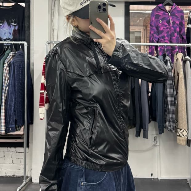 코데즈컴바인 글로시 바람막이