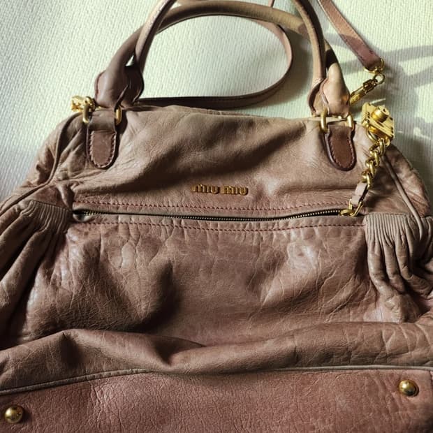 미우미우 숄더백