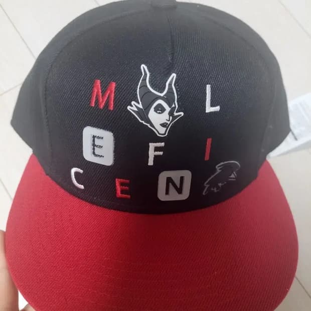 급처새상품!햇츠온X디즈니콜라보 잠자는숲속의공주마녀말레피센트모자 나이키st