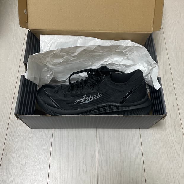 키코 코스타디노브 x 아식스 일라르기 FF 252.5 블랙