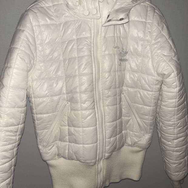 아디다스 퀄팅 후드경량패딩 실버로고