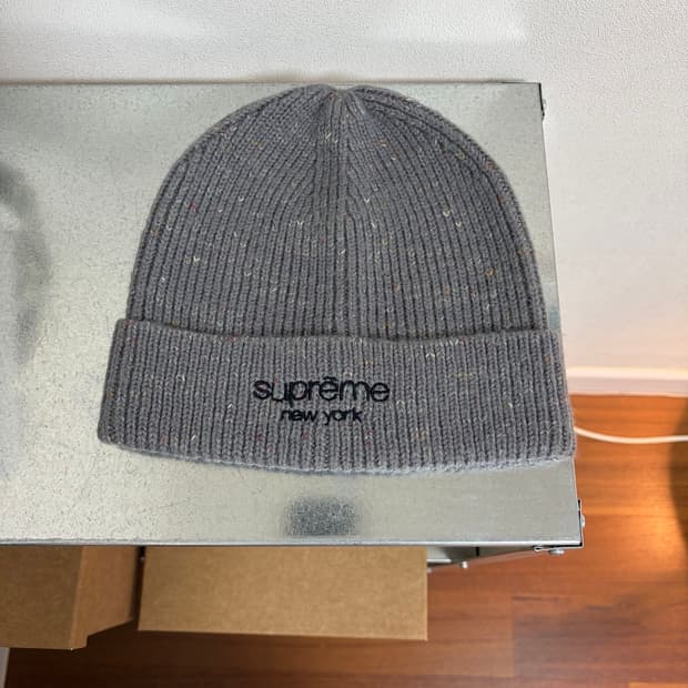 Supreme Rainbow Speckle Beanie (grey)