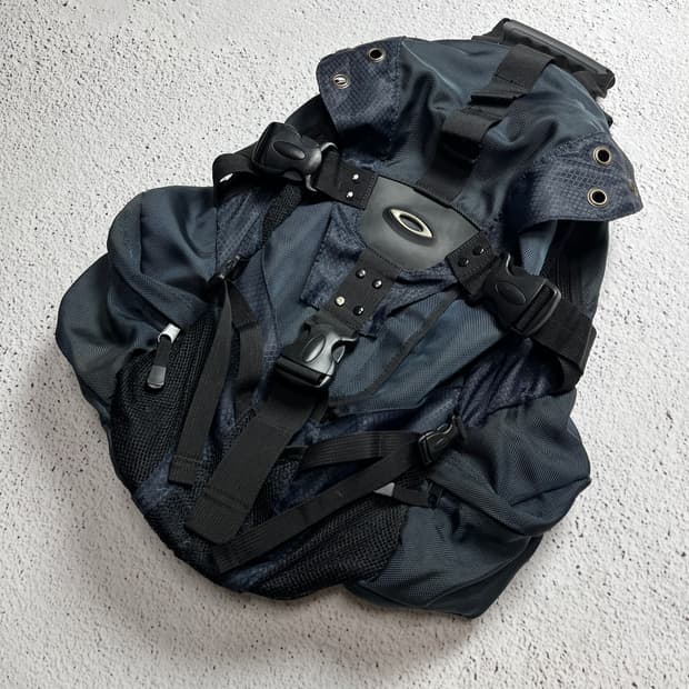 Vintage 90s Oakley Icon Backpack 2.0