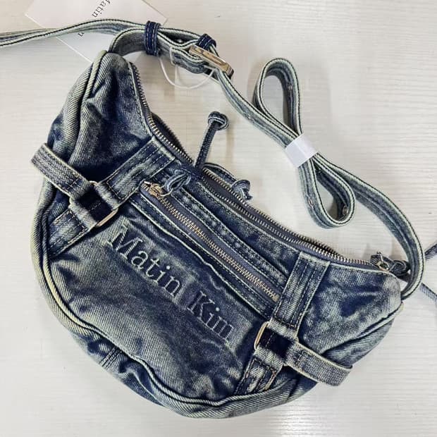 {새상품}마뗑킴 워시드 데님 미니 호보백 블랙 마땡킴