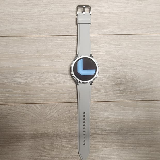 갤럭시 워치4 46mm 판매합니다.
