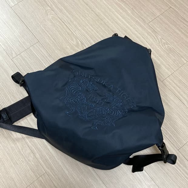 오니츠카타이거 미니백팩 네이비