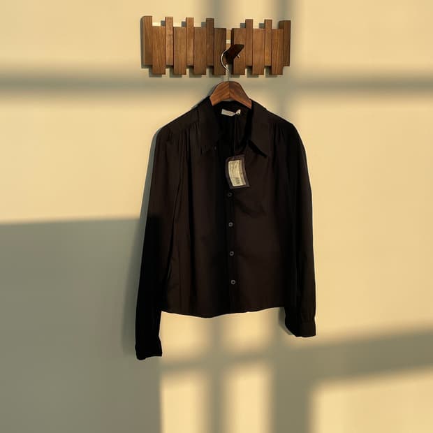 프라다 셔링 딥네이비 셔츠