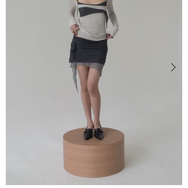 caro chia artois grey top