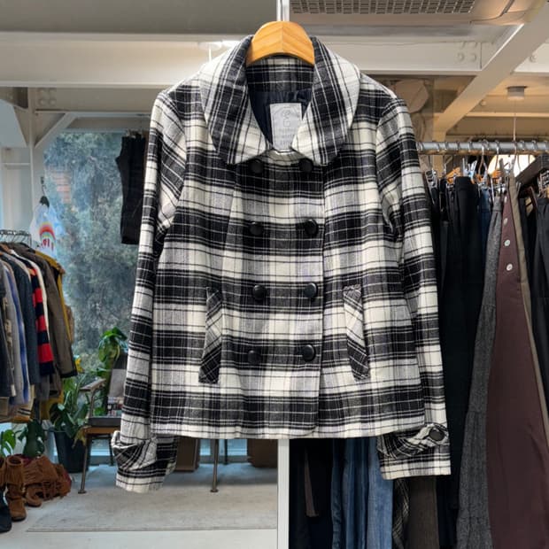 이하이픈월드 갤러리 스트라이프 피코트