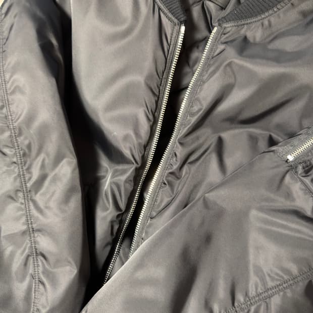 프라다 25SS 리나일론 봄버 M