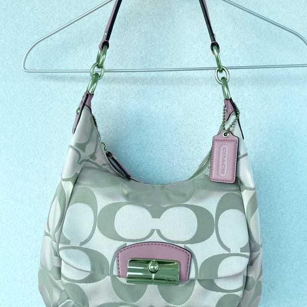 코치 시그니처 숄더백 핑크베이지