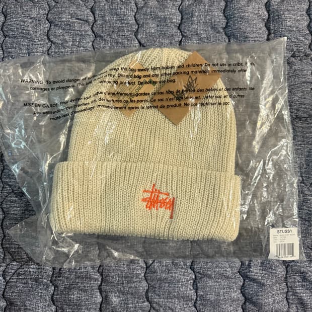 스투시 베이직 커프 비니 클라우드