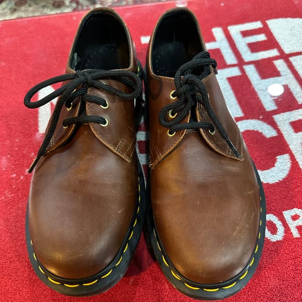 닥터마틴 브라운 3홀 240사이즈