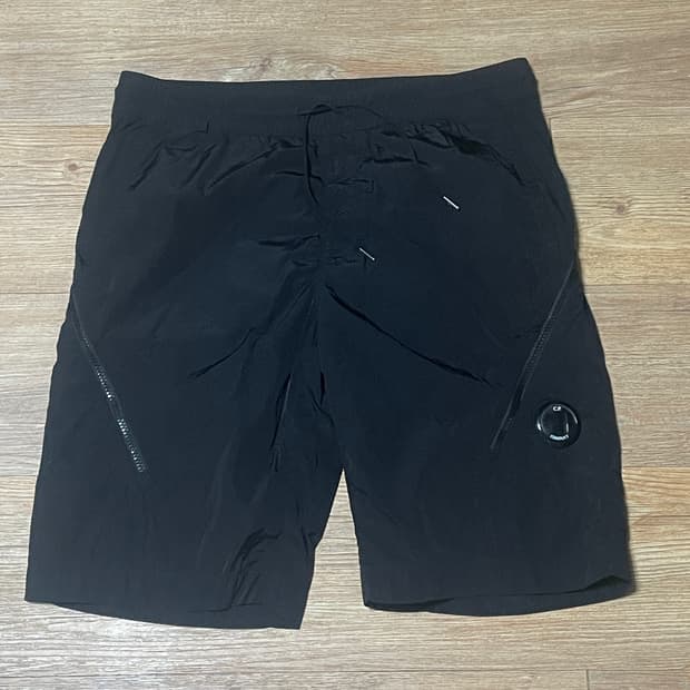 CP컴퍼니 크롬R 버뮤다 카고 반바지