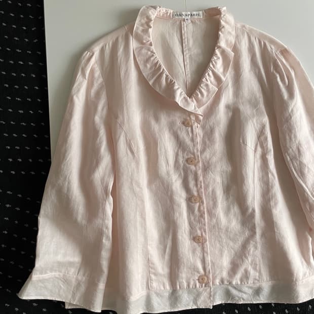 frill blouse