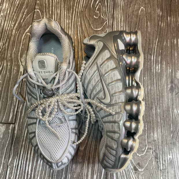 나이키 샥스 TL 퓨어 플래티넘 앤 메탈릭 실버(240)