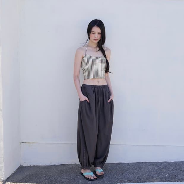 미치코런던코시노 Button Detail Shirring Pants